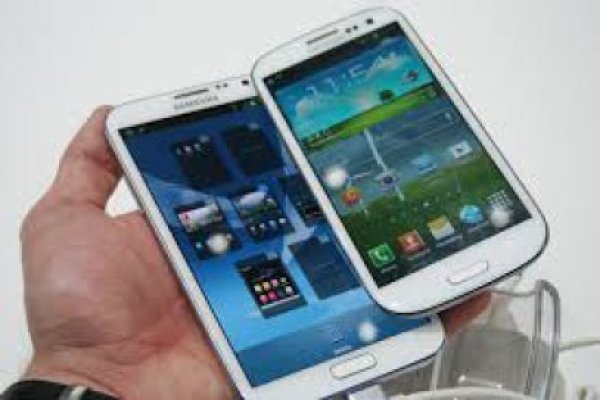 Samsung a lansat primul smartwatch şi noul Galaxy Note 3. Cum arată şi ce funcţii vor avea dispozitivele